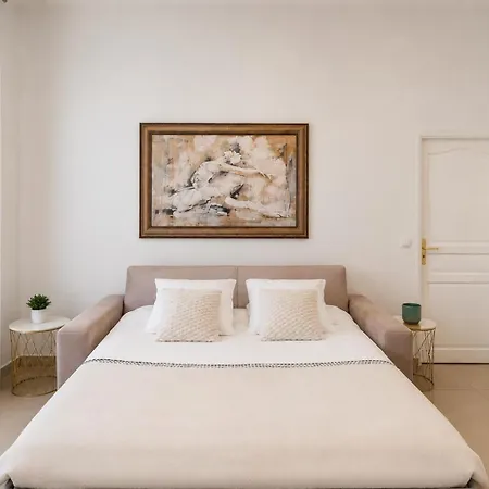 Spacious In شقة